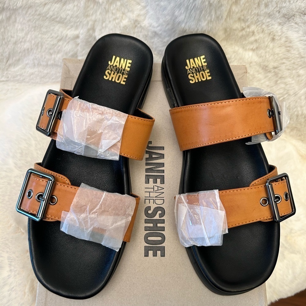 Jane‎ and the Shoe Audrey Stylish Black and Tan Sandals NWT Sz-6.5. O
